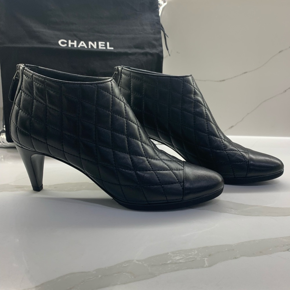 Chanel booties size 40 color black with silver cc new soles